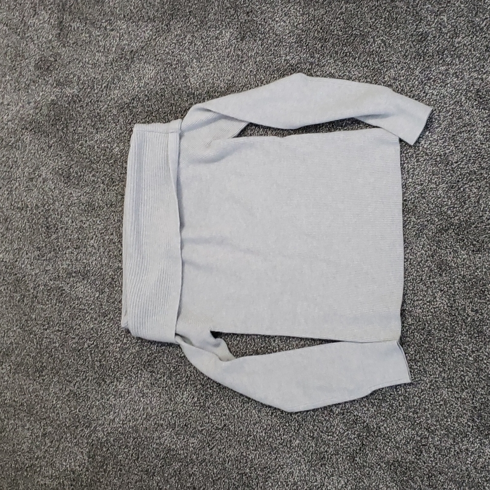 Never worn.Leith brand, cowl neck or can be worn off shoulders. Very sexy!